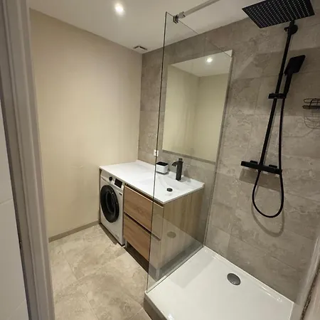 Appartement 7-rooms With Terrace In Nîmes