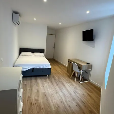Appartement 7-rooms With Terrace In Nîmes